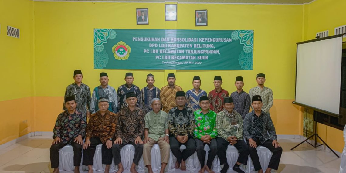 Ketua DPW LDII Provinsi Bangka Belitung (Babel) Ari Sriyanto mengukuhkan kepengurusan DPD LDII Kabupaten Belitung serta PC LDII Tanjungpandan dan PC LDII Kecamatan Sijuk periode 2023-2028. Foto: LINES.