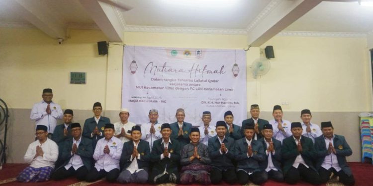 Ketua Majelis Ulama Indonesia (MUI) Kecamatan Limo KH Nur Hamim, memberikan tausiyah atau nasihat agama kepada warga LDII. Foto: LINES.