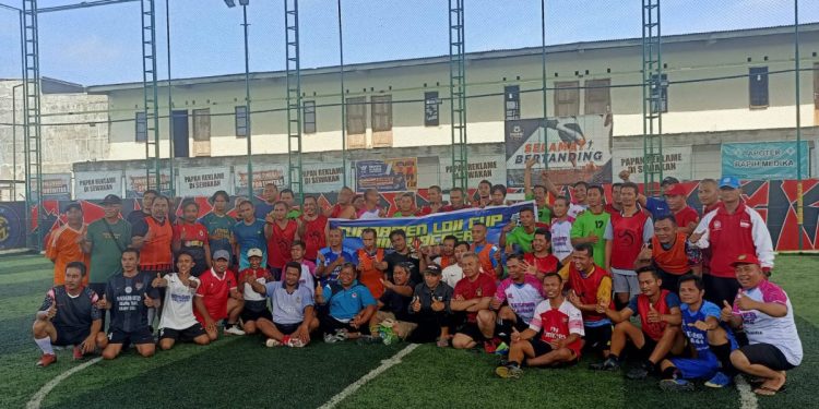 Kontingen Forum Generasi Sepak Bola Indonesia (FORSGI) Lamasi dan Polman menggelar “Turnamen LDII Cup Mini Soccer Usia Legendaris” dengan tujuan mempererat silahturahim. Foto: LINES.