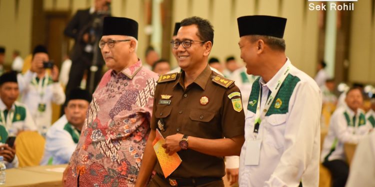Gubernur Riau Syamsuar yang diwakili oleh kepala Biro (Karo) Kesra H. Zulkifli Syukur membuka Musyawarah Wilayah (Muswil) ke-7 LDII Riau. Foto: LINES.
