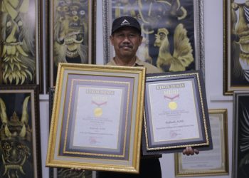 Simsalabim! Dan Kertas Foto Bekas itu Jadi Karya Seni