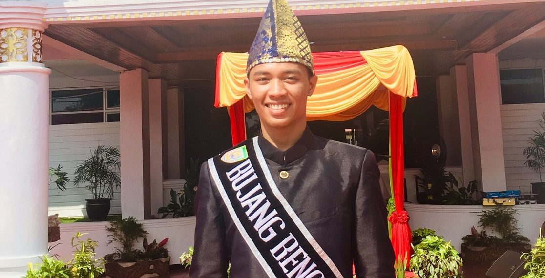 Pemuda LDII asal Bengkulu Ruri Aulia menginspirasi dari kegemarannya dengan ilmu bahasa. Foto: LINES.