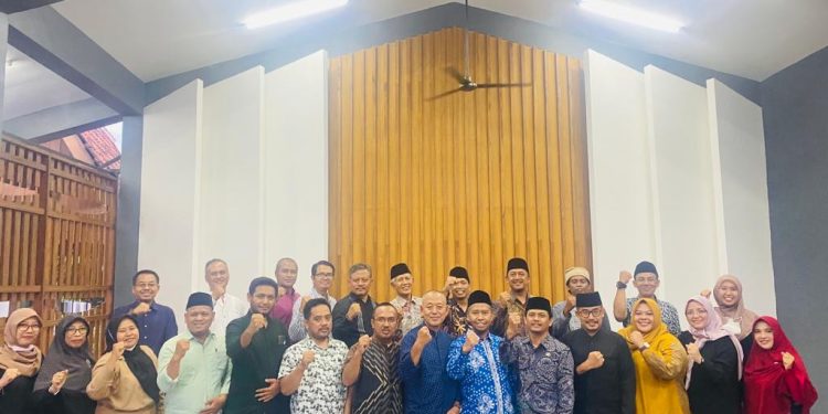 Ketua DPD LDII Banyuwangi, KH Astro Junaedi ditunjuk sebagai Majelis Pengurus Daerah Ikatan Cendekiawan Muslim Indonesia (ICMI) Organisasi Daerah Kabupaten Banyuwangi Periode 2023-2026. Foto: LINES.