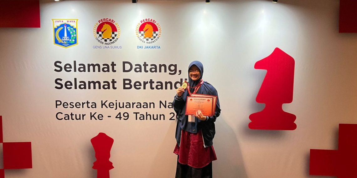 Warga LDII Depok Shanti Nur Abidah berhasil meraih gelar Women International Master (WIM) Catur, satu tingkat di bawah Grand Master. Foto: LINES.