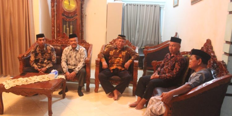 Bupati Mamasa, Ramlan Badawi, menerima silaturahim jajaran pengurus DPW LDII Provinsi Sulawesi Barat (Sulbar), di kompleks Perumahan Pekkabata Manding, Sulbar, pada Sabtu (3/6). Foto: LINES.