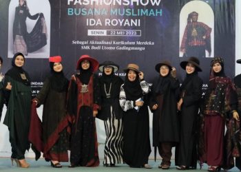 Ida Royani Gelar Fashion Show Busana Muslimah di SMK Budi Utomo Gadingmangu