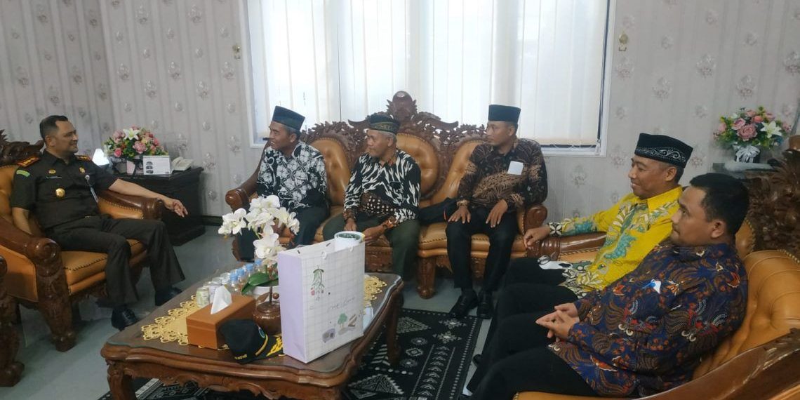 Pengurus DPD LDII Jombang bersilaturahmi ke Kejaksaan Negeri (Kejari) Jombang pada Selasa (10/1). Foto: LINES.