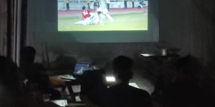 Penampilan Asnawi dan kawan-kawan diapresiasi oleh Ketua Pimpinan Anak Cabang (PAC) LDII Penggilingan Muhammad Maulana Faqih, yang ikut serta nobar bersama para generasi muda LDII. Foto: LINES.