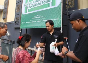 Pembagian paket daging kurban Idul Adha
