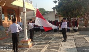 Santri Pondok Pesantren (Ponpes) Al Barru dan siswa SMP-SMA Bina Insani Wonogiri, Jawa Tengah memperingati Hari Lahir Pancasila 2023. Foto: LINES.
