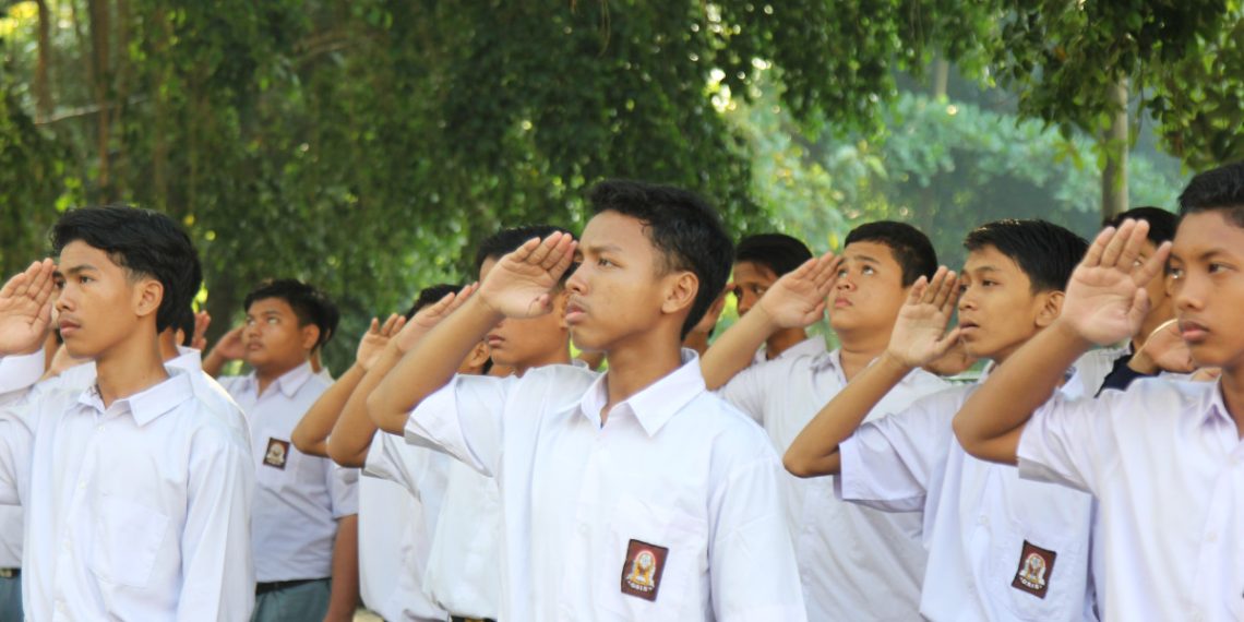 Pondok Pesantren (Ponpes) Sumber Barokah LDII Karawang, Jawa Barat, menggelar upacara peringatan Hari Lahir Pancasila. Foto: LINES.