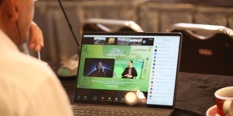 Ketua Bidang Diseminasi Informasi Iklim dan Kualitas Udara, Badan Meteorologi, Klimatologi, dan Geofisika (BMKG) Indonesia, Ary Tirto Djatmiko menjadi pembicara webinar internasional. Foto: LINES.