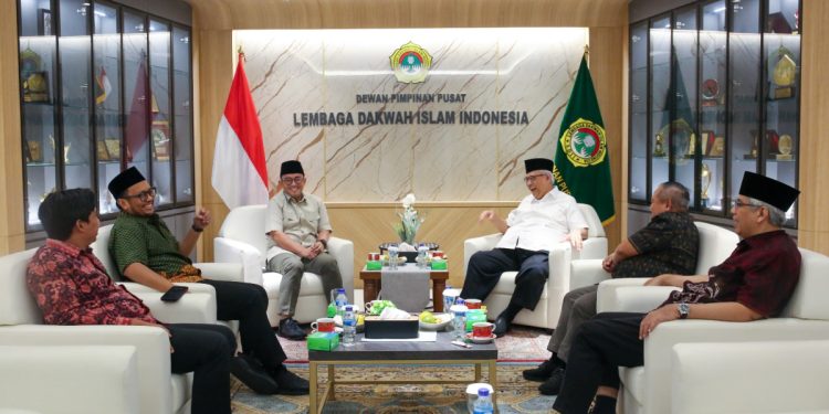 Dahnil Anzar Simanjuntak, Juru Bicara Menteri Pertahanan (Menhan) RI, Prabowo Subianto silaturrahim ke kantor DPP LDII di Jakarta, pada Kamis (6/7). Foto: LINES.