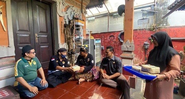 Warga LDII Bali mengadakan pemotongan hewan kurban pada Idul Adha, Kamis, (29/6). Foto: LINES.