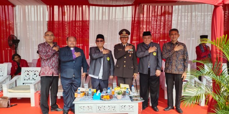 Ketua DPW LDII Lampung H Aditya, didampingi Sekretaris H Heri Sensustadi, menghadiri undangan “Upacara Hari Ulang Tahun (HUT) Bhayangkara ke-77”. Foto: LINES.