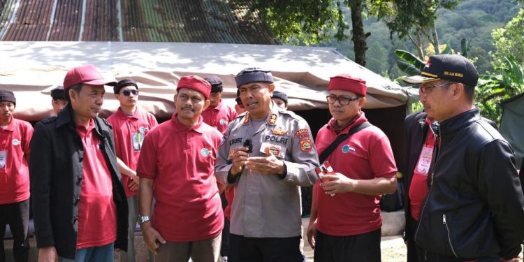 Pesan inspiratif disampaikan Kepala Sub Direktorat Pembinaan Ketertiban Sosial (Kasubdit Bintibsos) Polda Bali, AKBP HM Taofiq saat membuka perkemahan Cinta Alam Indonesia (CAI) 2023 di Villa Nangun Kerthi, Buleleng, Bali. Foto: LINES.