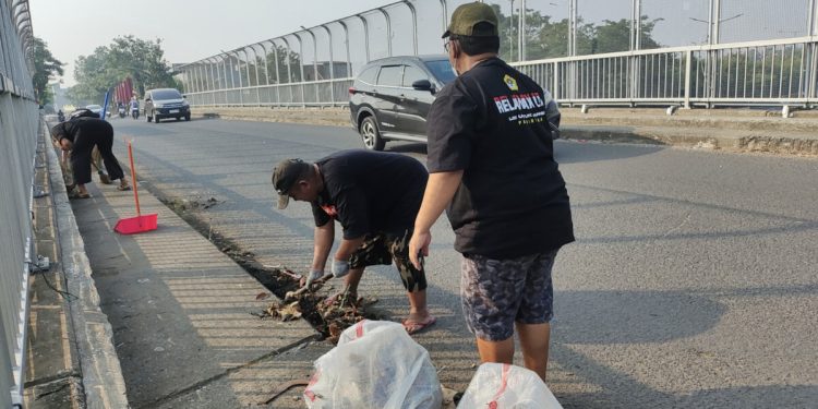 Kerja Bakti Nasional LDII LDII Gotong Royong Kerja Bakti Nasionalisme Kebangsaan Merah Putih Bersih Suci Mengepel Ngepel Solid RakernasLDII2023