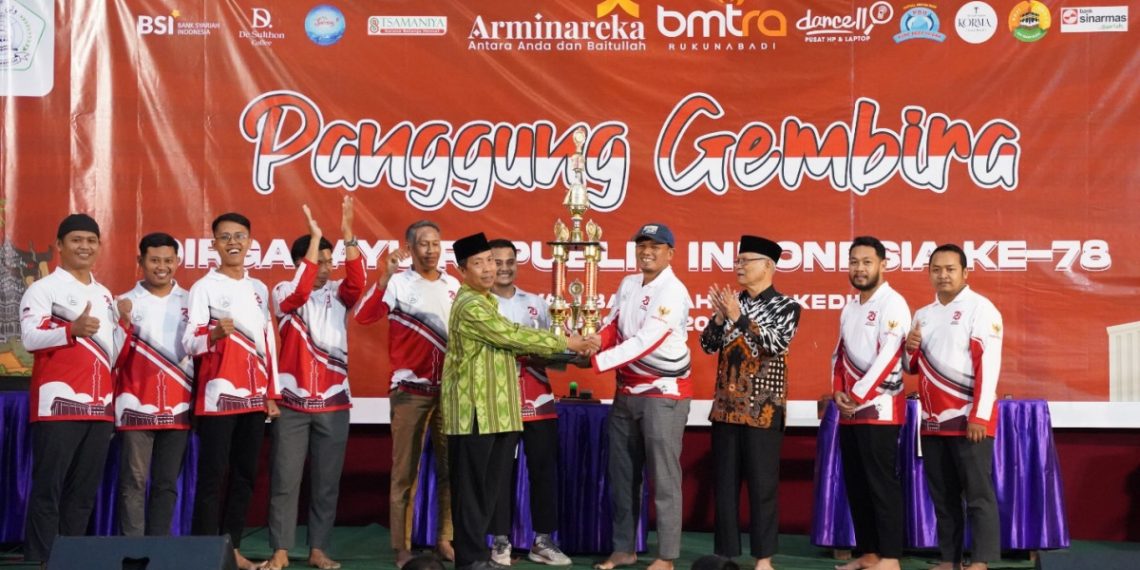 Menutup rangkaian perayaan HUT ke-78 Kemerdekaan RI, Ponpes Wali Barokah menyelenggarakan Panggung Gembira sekaligus Final Lomba Cerdas Cermat, pada Selasa (22/8). Foto: LINES.