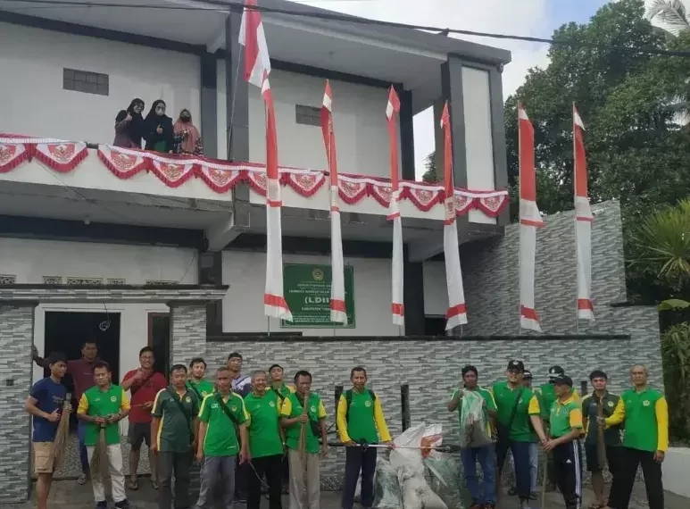 Kerja Bakti Nasional LDII LDII Gotong Royong Kerja Bakti Nasionalisme Kebangsaan Merah Putih Bersih Suci Mengepel Ngepel Solid RakernasLDII2023