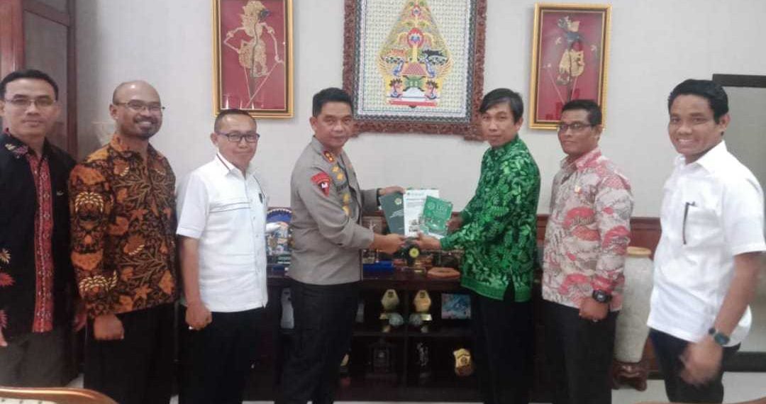 Ketua DPW LDII Daerah Istimewa Yogyakarta (DIY), Atus Syahbudin, mengapresiasi Kapolda DIY, Irjen Pol Suwondo Nainggolan, beserta jajaran, atas dukungan pelaksanaan “Kerja Bakti Nasional LDII 2023”. Foto: LINES.