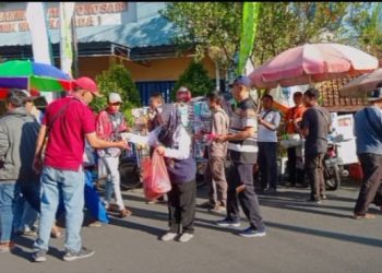 LDII Bantu Kesbangpol Gunungkidul Distribusikan Bendera Merah Putih
