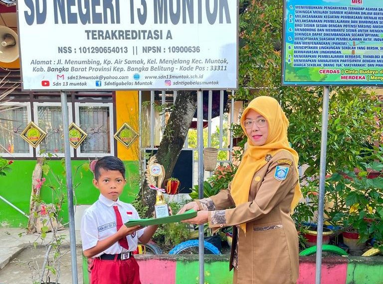 Remaja Masjid PC LDII Mentok, M Royan Firdaus berhasil meraih juara satu lomba hafiz Alquran putra juz 30 tingkat SD pada “Gebyar Muharram 1445 Hijriah”. Foto: LINES.