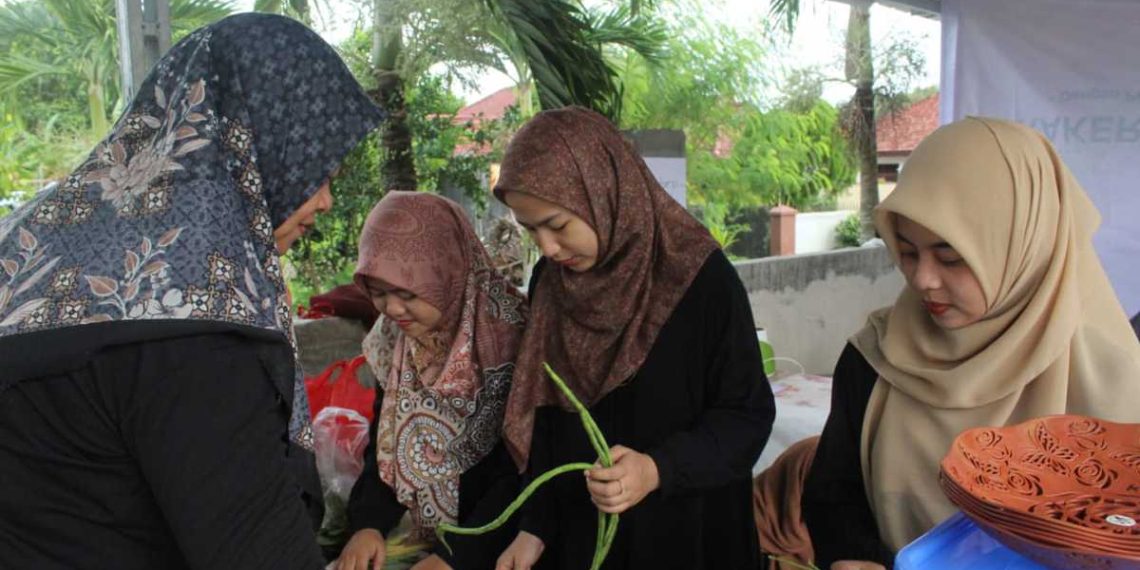Remaja putri LDII Kota Pangkalpinang dan Kabupaten Bangka Tengah, Bangka-Belitung (Babel) mendapatkan pembekalan teknik memasak makanan tradisional khas Pulau Bangka. Foto: LINES.