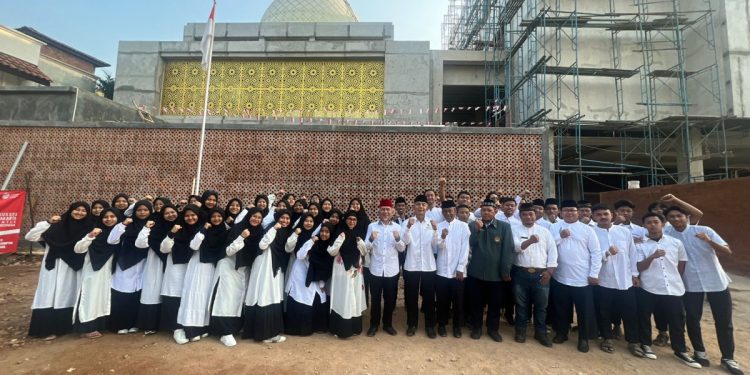 Pondok Pesantren Nurul Aini naungan DPD LDII Jakarta Selatan menyelenggarakan upacara peringatan Hari Ulang Tahun Republik Indonesia (HUT RI) di Ponpes Nurul Aini, Cilandak, Jakarta Selatan. Foto: LINES.