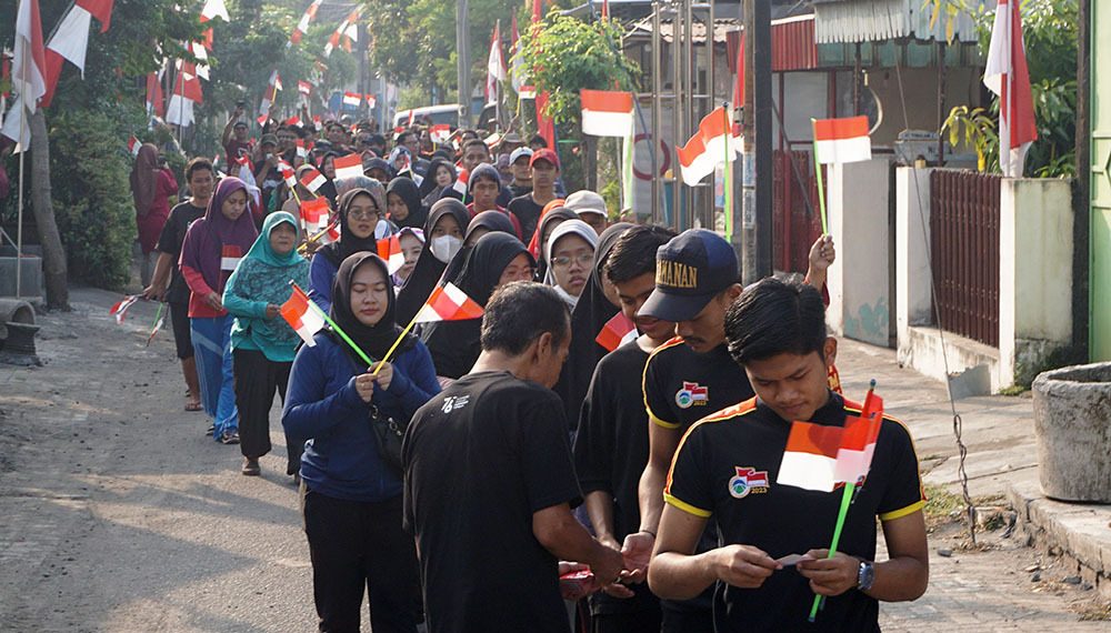 Ponpes Wali Barokah Fasilitasi Jalan Sehat Warga Peringati HUT RI