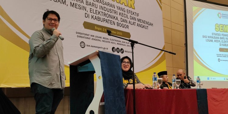 Anggota Komisi IV DPR RI Ravindra Airlangga bekerja sama dengan Kementerian Perindustrian menggelar seminar kewirausahaan. Seminar tersebut juga menggandeng para pengurus DPD LDII Kota Bogor. Foto: LINES.