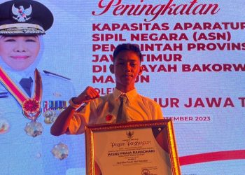 Wisnu Praja Pesilat yang Terima Penghargaan dari Gubernur Khofifah