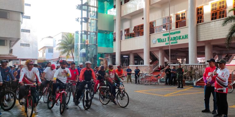 Pesan Ketua Ponpes Wali Barokah Kediri dalam Gowes Bahagia