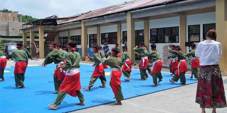 Delegasi Kazakhstan mengunjungi Sekolah Menengah Atas (SMA) Budi Luhur Samarinda di bawah naungan DPD LDII Kota Samarinda. Foto: LINES.