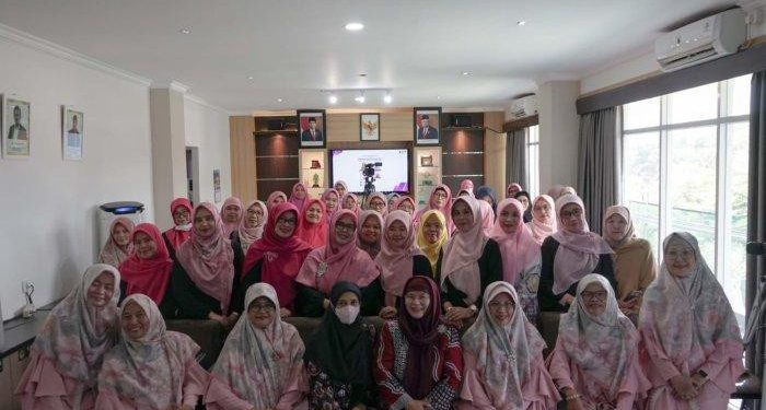 Bandung (30/9). DPW LDII Jawa Barat menggelar webinar kesehatan reproduksi dengan tema 'Sehat dan Bahagia pada Masa Pra dan Pasca Menopause' pada Sabtu (30/9). Foto: LINES.