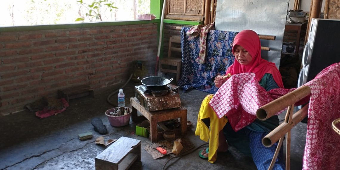 Hari Batik Nasional sudah seharusnya menjadi momentum untuk meningkatkan kesadaran masyarakat Indonesia dalam melestarikan batik sebagai warisan budaya Indonesia. Foto: LINES.