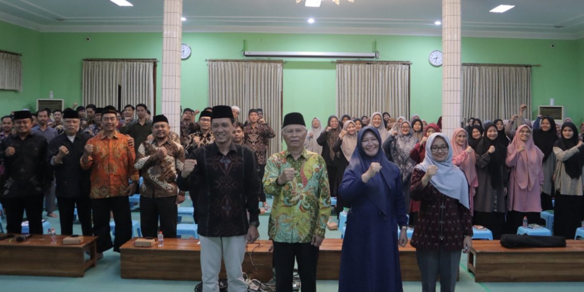 KPU goes to pesantren