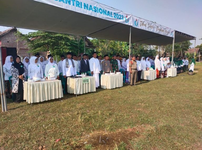 LDII Krian menghadiri upacara perayaan Hari Santri Nasional 2023. Acara ini bertempat di lapangan desa Junwangi, Krian, Sidoarjo, pada Minggu (22/10). Foto: LINES.