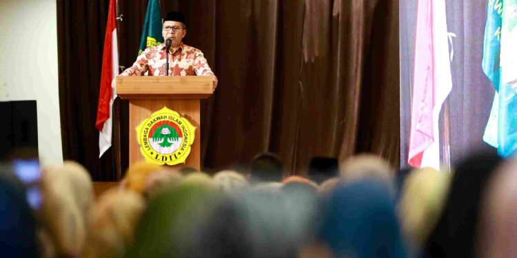 Wali Kota Moh. Ramdhan Pomanto mengungkapkan harapannya terhadap pengurus LDII Kota Makassar, untuk sukses dalam dua program penting Pemkot Makassar, yaitu "Jagai Anakta" dan "Perkuatan Keimanan Umat." Foto: LINES.