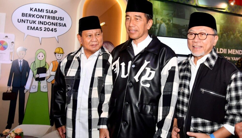 Presiden Jokowi didampingi Capres Prabowo dan Menteri Perdagangan Zulkifli Hasan berkunjung ke Expo Rakernas LDII. Foto: LINES.