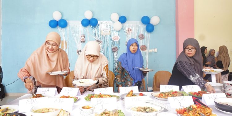 Keputrian PPG DPD LDII Jakarta Selatan menggelar Fun Cooking and Foodgraphy Competitions 2023 mengusung tema "Ragam Kreasi Masakan Nusantara" pada Minggu, (19/11). Foto: LINES.