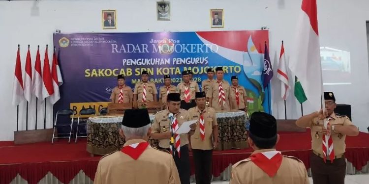 Majelis Pembimbing (Mabi) dan Pengurus Harian Satuan Komunitas Sekawan Persada Nusantara (Sako SPN) Cabang Kota Mojokerto resmi dilantik pada Sabtu (25/11). Foto: LINES.