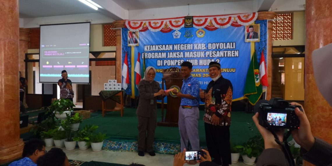 Kejaksaan Negeri (Kejari) Kabupaten Boyolali menghelat “Jaksa Masuk Pesantren”, di Ponpes Nur Huda 2, naungan DPD LDII Kabupaten Boyolali. Foto: LINES.