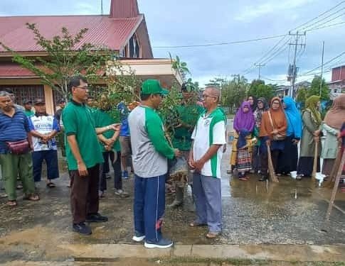DPD LDII Kubu Raya menghelat kerja bakti membersihkan rumah ibadah yakni masjid dan gereja. Foto: LINES.
