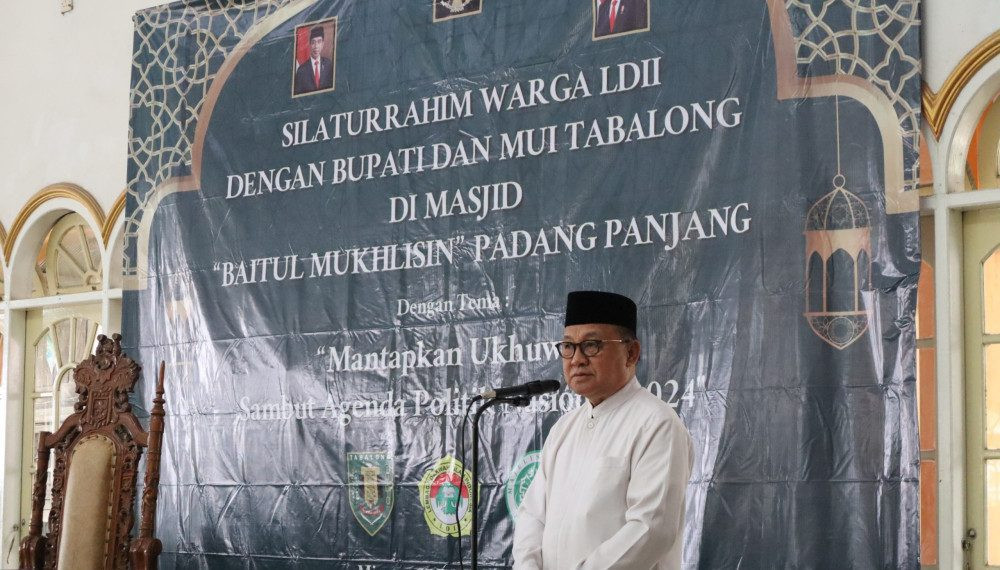 Bupati Tabalong Anang Syakhfiani berpamitan dengan warga LDII Tabalong, di Masjid Baitul Mukhlisin, Tabalong karena purna tugas. Acara itu sekaligus menjadi silaturrahim MUI, LDII, dan Bupati. Foto: LINES.