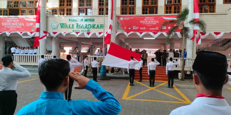 Pondok Pesantren Wali Barokah Kediri menggelar upacara pada momen HUT RI Agustus 2023 lalu. Foto: LINES.