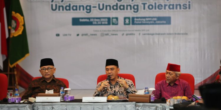 Wamenag Saiful Rahmat Dasuki menyampaikan sambutan pada FGD Kebangsaan yang digelar DPP LDII. Foto: LINES.