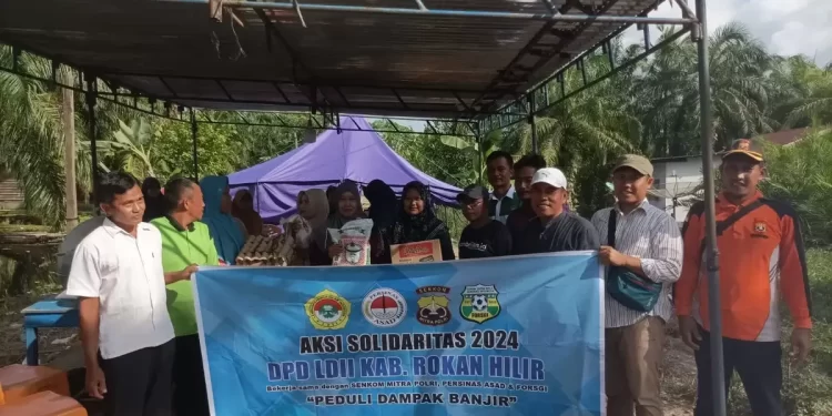 DPD LDII Rokan Hilir (Rohil) melaksanakan “Aksi Peduli Bencana Alam Banjir”. Foto: LINES.