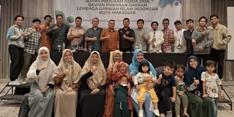 DPD LDII Kota Makassar menggelar rapat program kerja (Proker) 2024 dengan tema "Efektifkan Kerja Organisasi Demi Kemaslahatan Umat." Foto: LINES.
