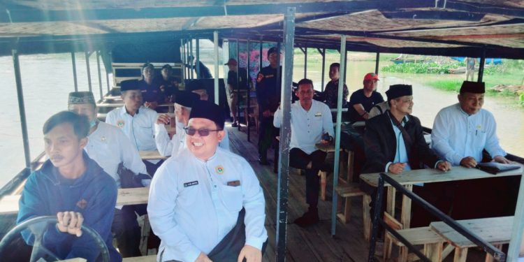 Pengurus DPW LDII Lampung mengunjungi warga PAC LDII Kalipasir, Kecamatan Way Bungur, Lampung Timur, pada Minggu (21/1). Foto: LINES.