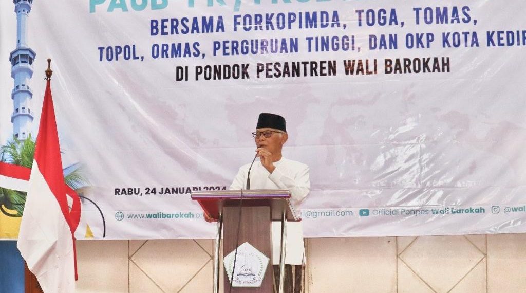 Paguyuban Antar Umat Beragama Penghayat Kepercayaan/Forum Kerukunan Umat Beragama (PAUB-PK/FKUB) Kota Kediri menggelar “Malam Keakraban” di Ponpes Wali Barokah Kediri yang dihadiri oleh Ketua Umum MUI Pusat KH Anwar Iskandar. Foto: LINES.